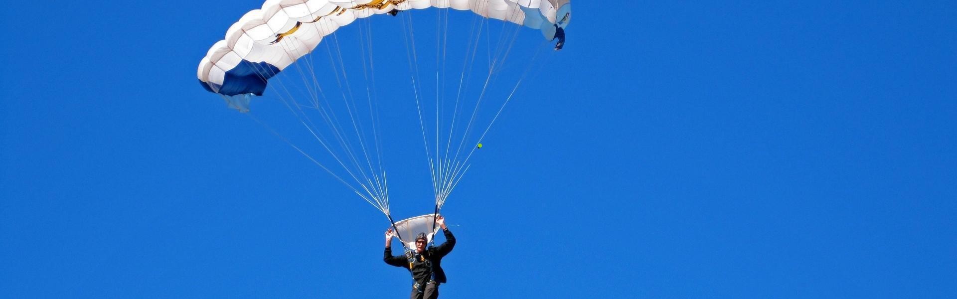 排列五直播平台：绿茵场边的温度，U19国青憾负后，久尔杰维奇的安慰与期许