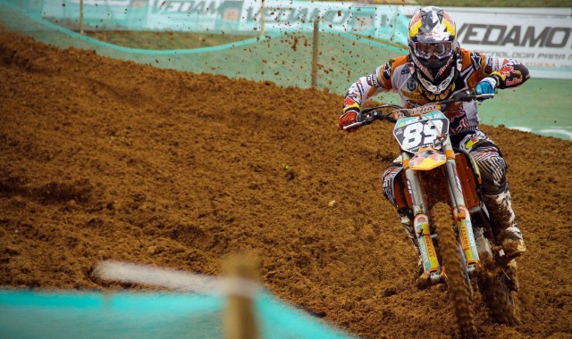 排列五官方网站：新鹏城官方对话彭鹏，家乡守门，激励与责任交织的绿茵篇章