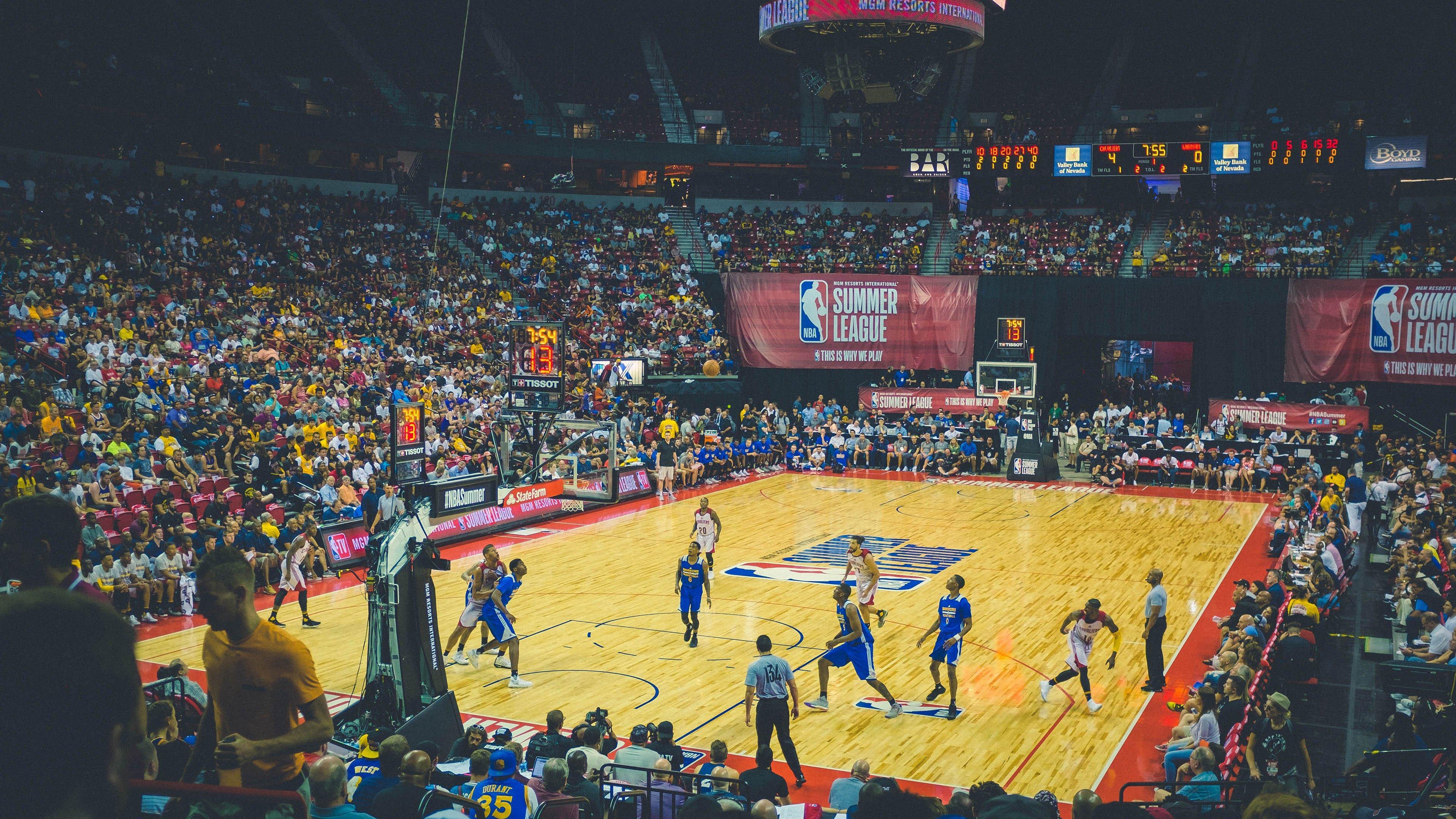 冰火对决,卡塔尔午间高温超30℃世界杯空调球场成赛事守护神