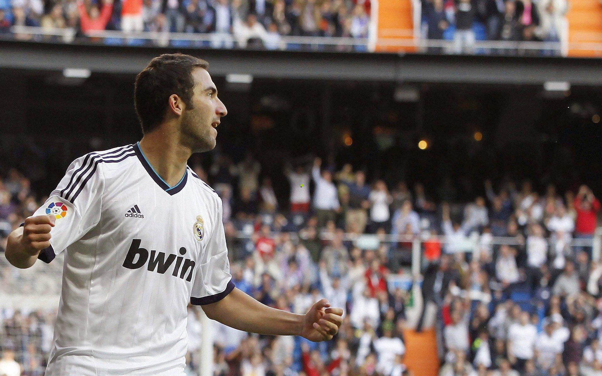 忧！皇马门将卢宁腰部不适暂别国家队，乌克兰门线告急与银河战舰的深度隐忧