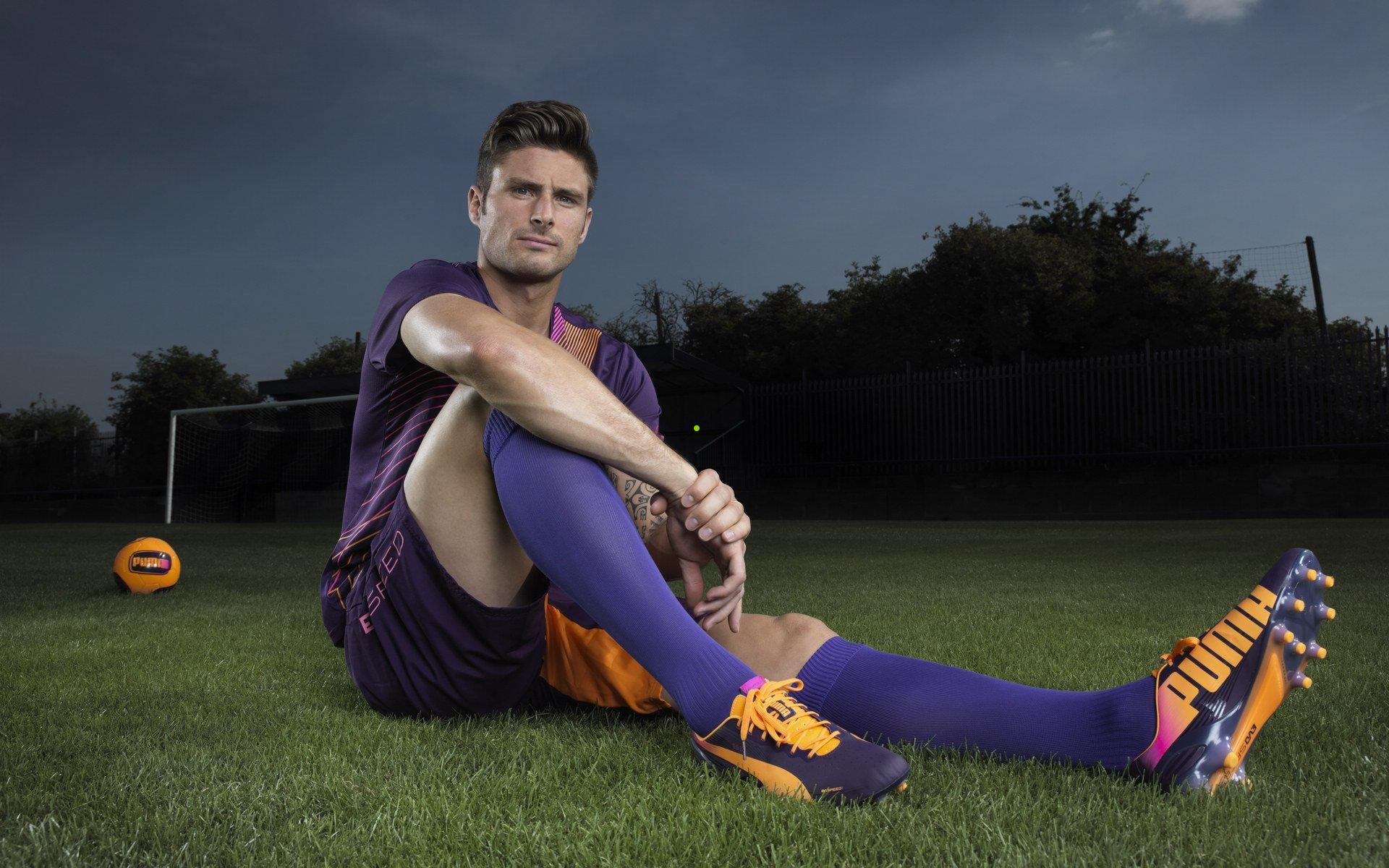 登贝莱金球奖荣耀加冕，三冠王史上梅西之后第二人